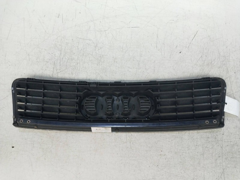 Recambio de rejilla delantera para audi a6 berlina (4b2) 4.2 v8 40v referencia OEM IAM 4B3853651  