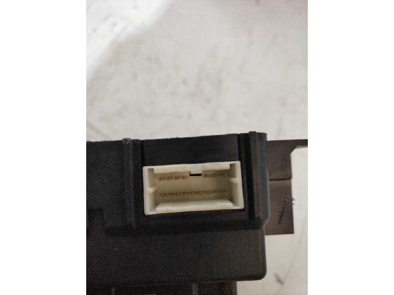 Recambio de caja reles / fusibles para peugeot 4007 business line referencia OEM IAM 8637A824 L8637002A 