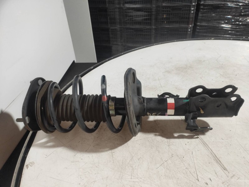 Recambio de amortiguador delantero derecho para toyota auris 1.4 turbodiesel cat referencia OEM IAM 4851002761  