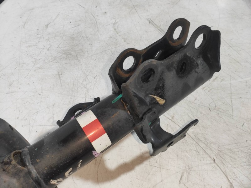 Recambio de amortiguador delantero derecho para toyota auris 1.4 turbodiesel cat referencia OEM IAM 4851002761  