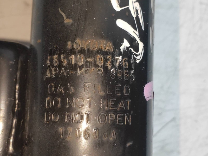 Recambio de amortiguador delantero derecho para toyota auris 1.4 turbodiesel cat referencia OEM IAM 4851002761  