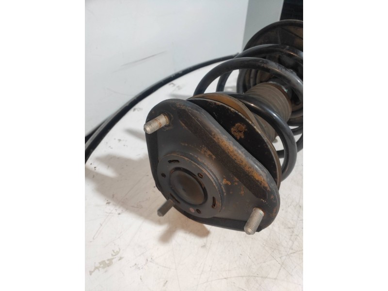 Recambio de amortiguador delantero derecho para toyota auris 1.4 turbodiesel cat referencia OEM IAM 4851002761  