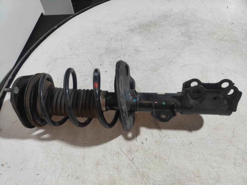 Recambio de amortiguador delantero izquierdo para toyota auris 1.4 turbodiesel cat referencia OEM IAM 4852002761  