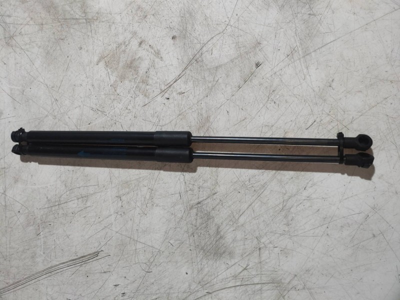 Recambio de amortiguadores maletero / porton para toyota auris 1.4 turbodiesel cat referencia OEM IAM 689600281  