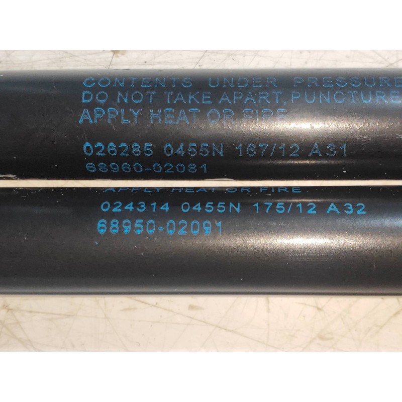 Recambio de amortiguadores maletero / porton para toyota auris 1.4 turbodiesel cat referencia OEM IAM 689600281  