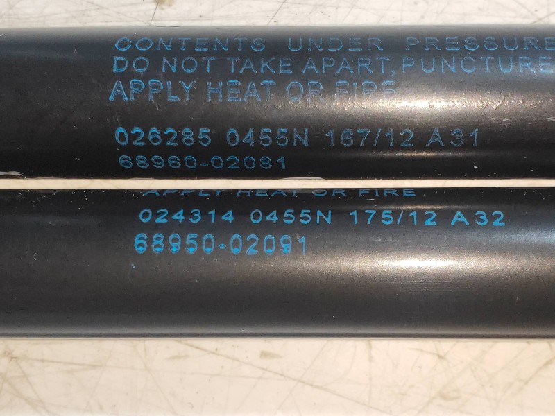 Recambio de amortiguadores maletero / porton para toyota auris 1.4 turbodiesel cat referencia OEM IAM 689600281  