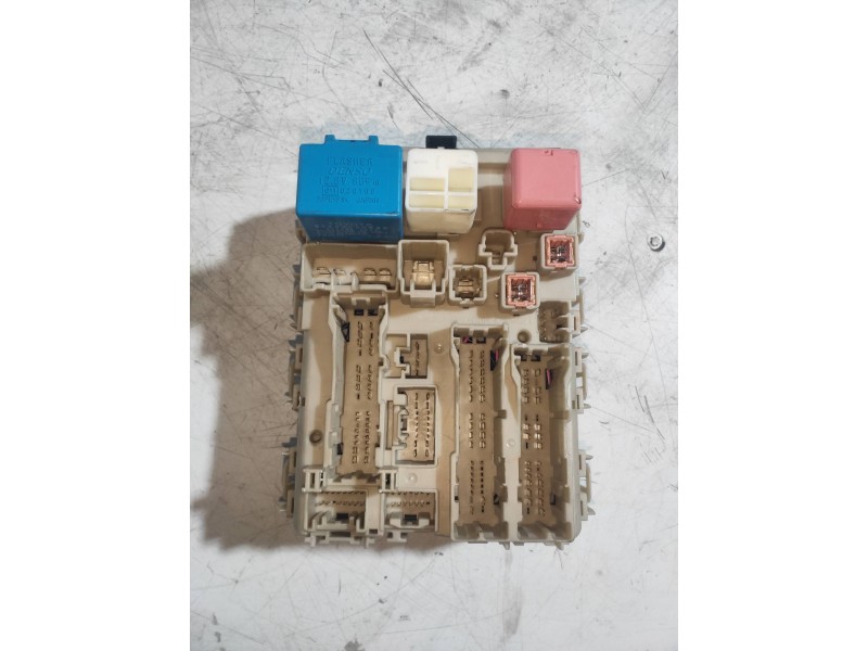 Recambio de caja reles / fusibles para toyota auris 1.4 turbodiesel cat referencia OEM IAM 330912G19 8273002J71 