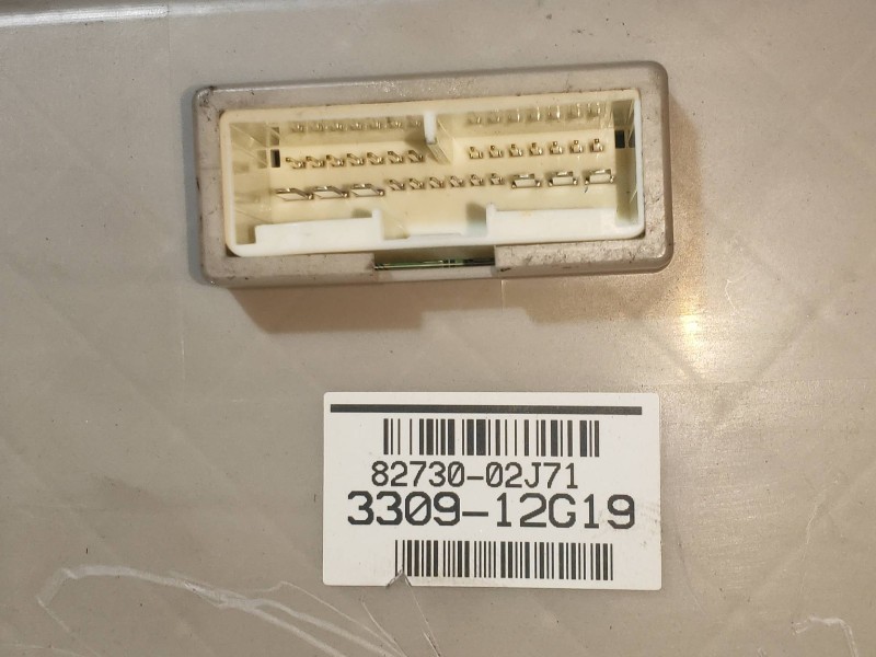 Recambio de caja reles / fusibles para toyota auris 1.4 turbodiesel cat referencia OEM IAM 330912G19 8273002J71 