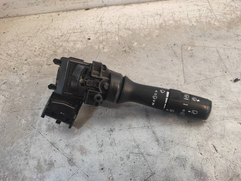 Recambio de mando limpia para toyota auris 1.4 turbodiesel cat referencia OEM IAM 17F582  