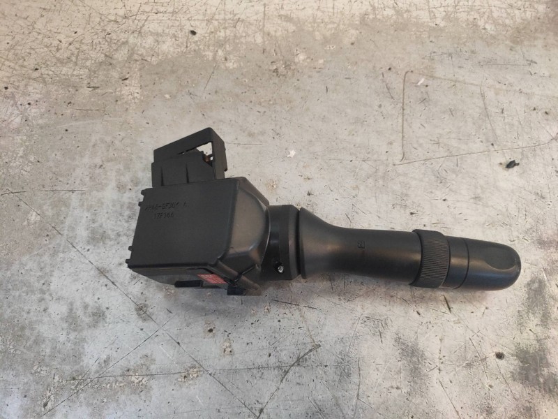 Recambio de mando limpia para toyota auris 1.4 turbodiesel cat referencia OEM IAM 17F582  