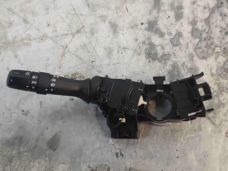Recambio de mando luces para toyota auris 1.4 turbodiesel cat referencia OEM IAM 17F609  