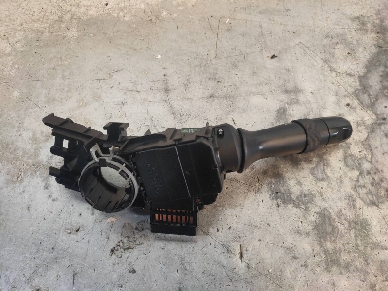 Recambio de mando luces para toyota auris 1.4 turbodiesel cat referencia OEM IAM 17F609  