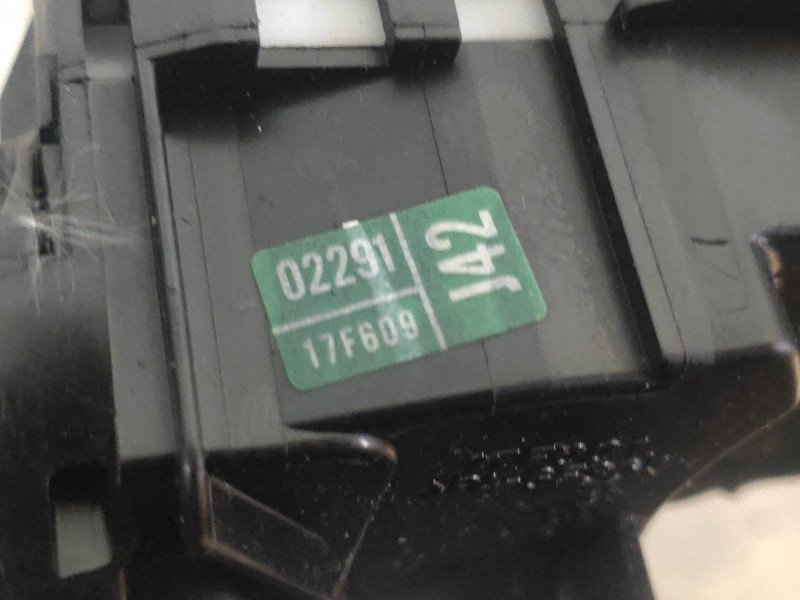 Recambio de mando luces para toyota auris 1.4 turbodiesel cat referencia OEM IAM 17F609  