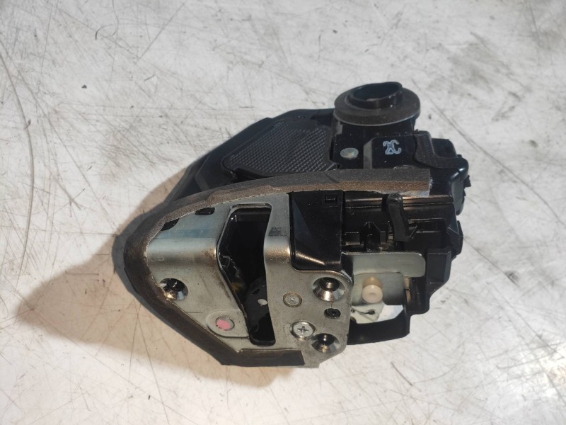 Recambio de motor cierre centralizado trasero izquierdo para toyota auris 1.4 turbodiesel cat referencia OEM IAM   