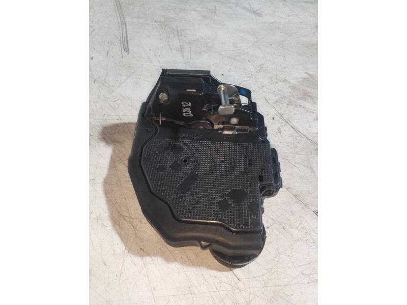 Recambio de motor cierre centralizado trasero izquierdo para toyota auris 1.4 turbodiesel cat referencia OEM IAM   