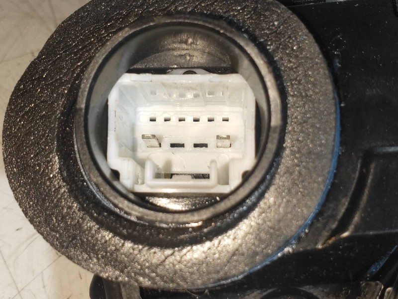 Recambio de motor cierre centralizado trasero izquierdo para toyota auris 1.4 turbodiesel cat referencia OEM IAM   