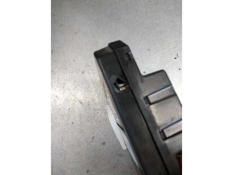 Recambio de caja reles / fusibles para citroen c5 berlina 2.0 hdi sx referencia OEM IAM 9651197380 BSI J01 00 