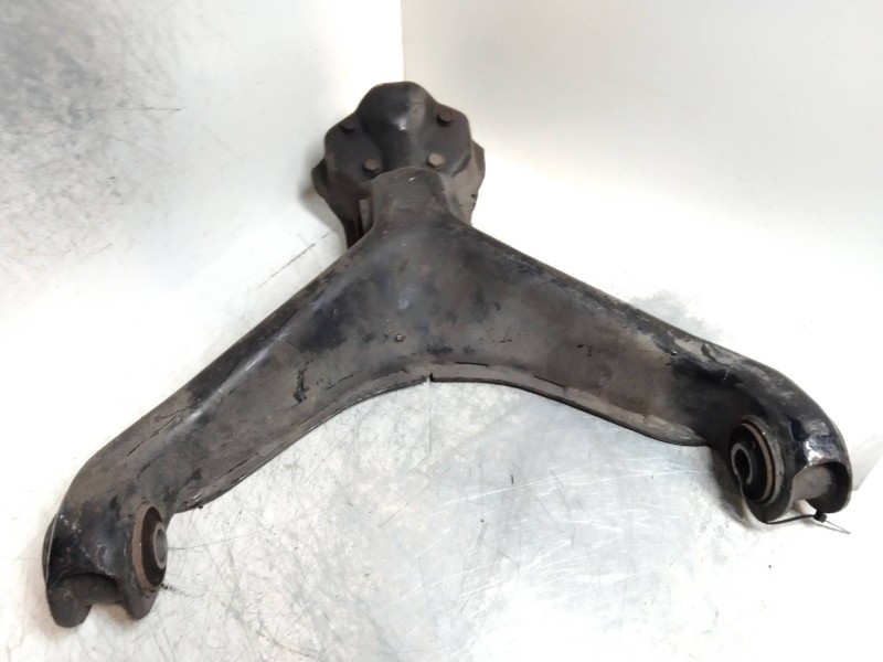 Recambio de brazo suspension inferior delantero derecho para kia sportage 2.0 turbodiesel cat referencia OEM IAM   