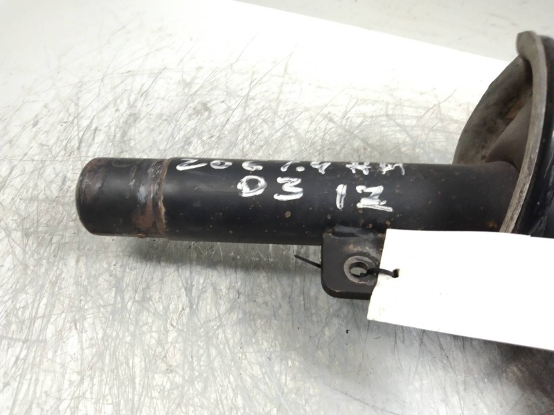 Recambio de amortiguador delantero izquierdo para peugeot 206 berlina e-music referencia OEM IAM   