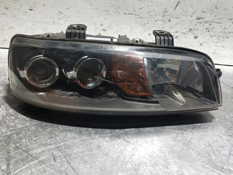 Recambio de faro derecho para fiat punto berlina (188) 1.2 8v elx (i) referencia OEM IAM   