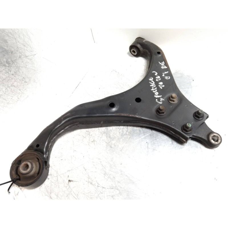 Recambio de brazo suspension inferior delantero derecho para kia sportage 2.0 cat referencia OEM IAM   