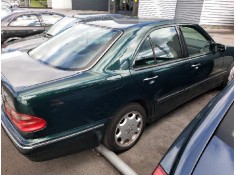 mercedes clase e (w210) berlina diesel del año 2001 2