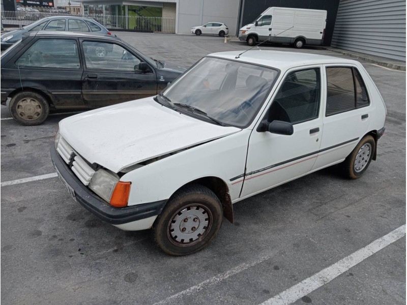 peugeot 205 berlina del año 1988