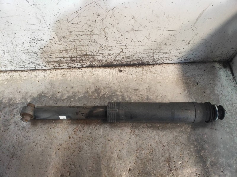 Recambio de amortiguador trasero derecho para lexus ct 200h referencia OEM IAM   