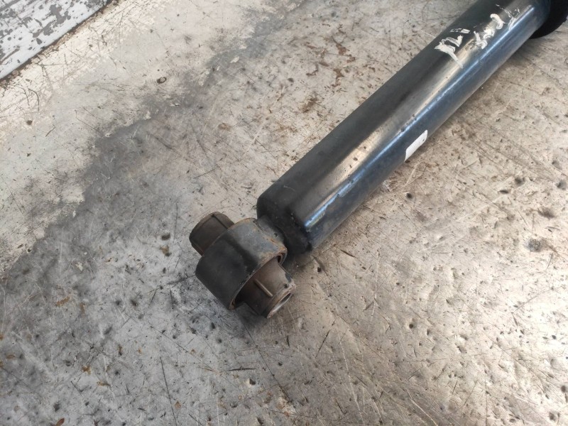 Recambio de amortiguador trasero izquierdo para lexus ct 200h referencia OEM IAM 4853076040A  