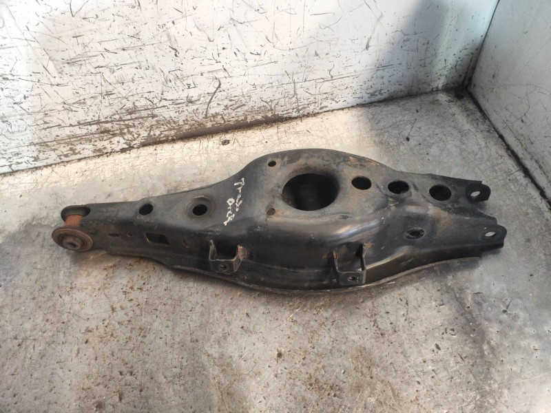 Recambio de brazo suspension inferior trasero derecho para lexus ct 200h referencia OEM IAM   
