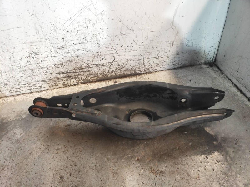 Recambio de brazo suspension inferior trasero derecho para lexus ct 200h referencia OEM IAM   