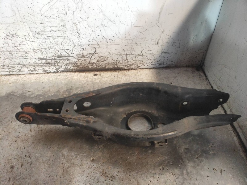 Recambio de brazo suspension inferior trasero izquierdo para lexus ct 200h referencia OEM IAM   