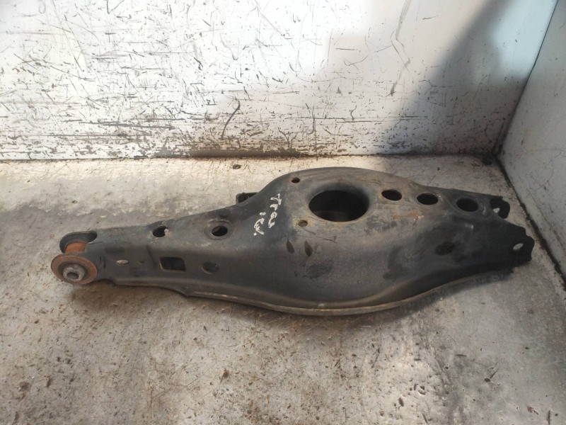 Recambio de brazo suspension inferior trasero izquierdo para lexus ct 200h referencia OEM IAM   