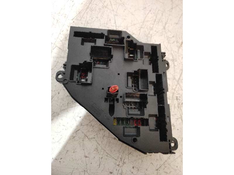 Recambio de caja reles / fusibles para bmw serie 5 lim. (f10) 520d referencia OEM IAM 92642302 417033452H 250813 04801878