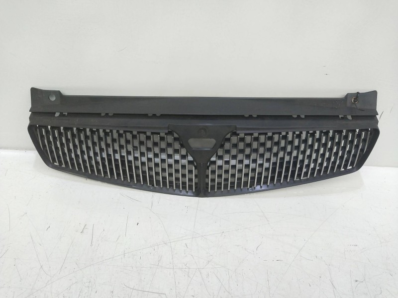 Recambio de rejilla delantera para lancia delta referencia OEM IAM   