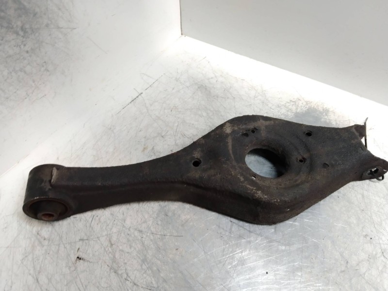 Recambio de brazo suspension inferior trasero izquierdo para kia carens (un) 2.0 crdi referencia OEM IAM   