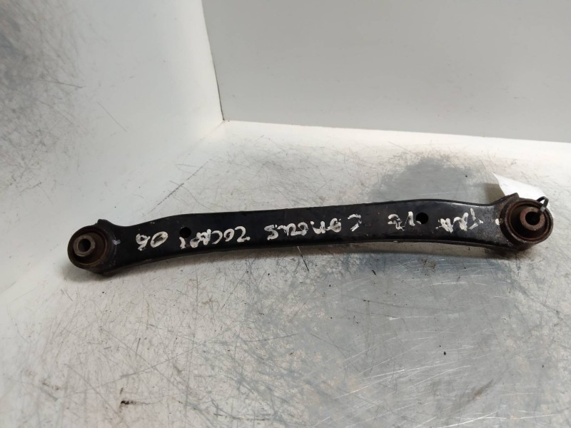 Recambio de tirante trasero izquierdo para kia carens (un) 2.0 crdi referencia OEM IAM   