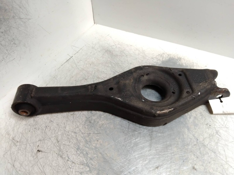Recambio de brazo suspension inferior trasero izquierdo para kia cee´d 1.6 crdi cat referencia OEM IAM   