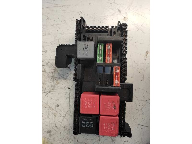 Recambio de caja reles / fusibles para mercedes clase c (w205) lim. c 220 cdi bluetec (205.004) referencia OEM IAM 529881F08 A20
