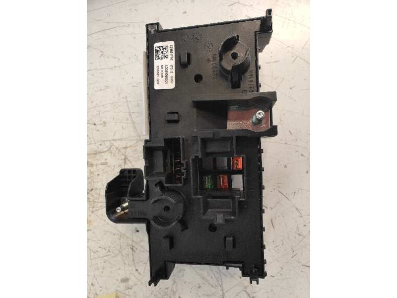 Recambio de caja reles / fusibles para mercedes clase c (w205) lim. c 220 cdi bluetec (205.004) referencia OEM IAM 529881F08 A20