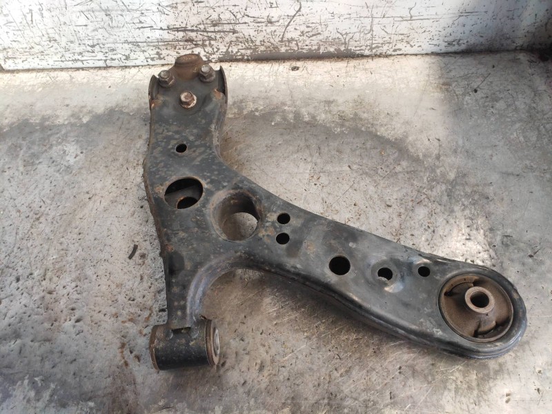 Recambio de brazo suspension inferior delantero izquierdo para lexus ct 200h referencia OEM IAM   