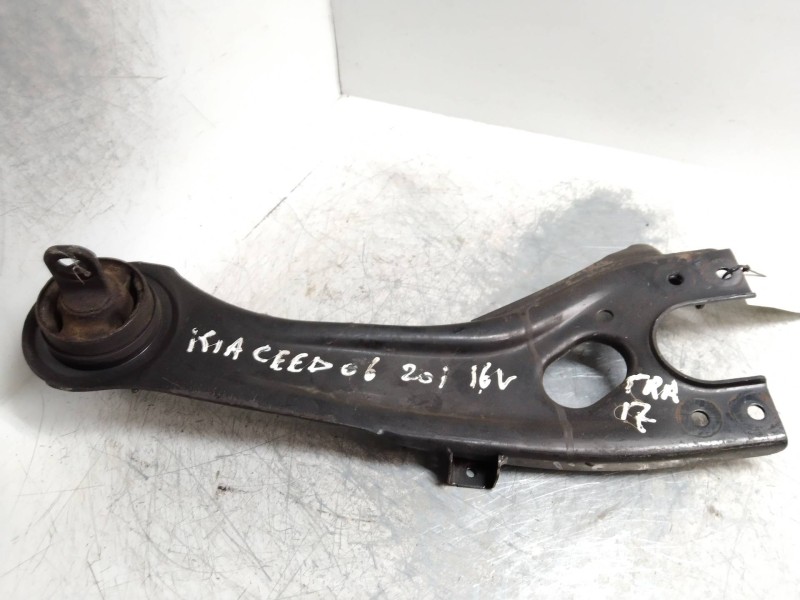 Recambio de brazo suspension inferior trasero izquierdo para kia cee´d referencia OEM IAM   