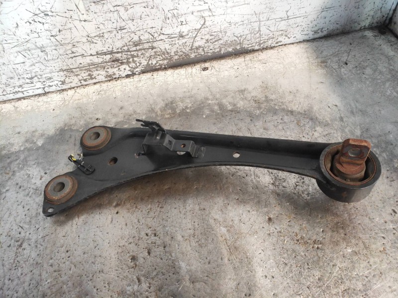 Recambio de brazo suspension superior trasero derecho para lexus ct 200h referencia OEM IAM   