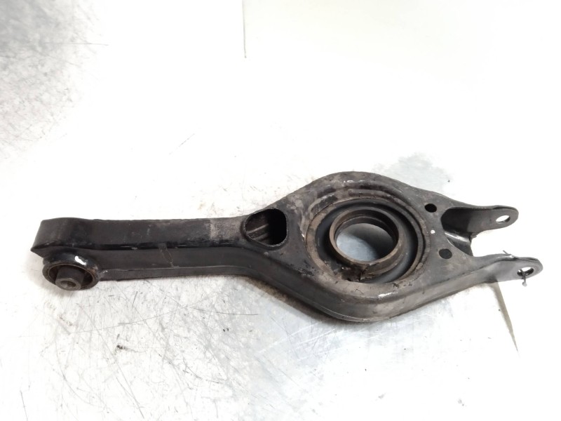 Recambio de brazo suspension inferior trasero derecho para kia cee´d drive referencia OEM IAM   
