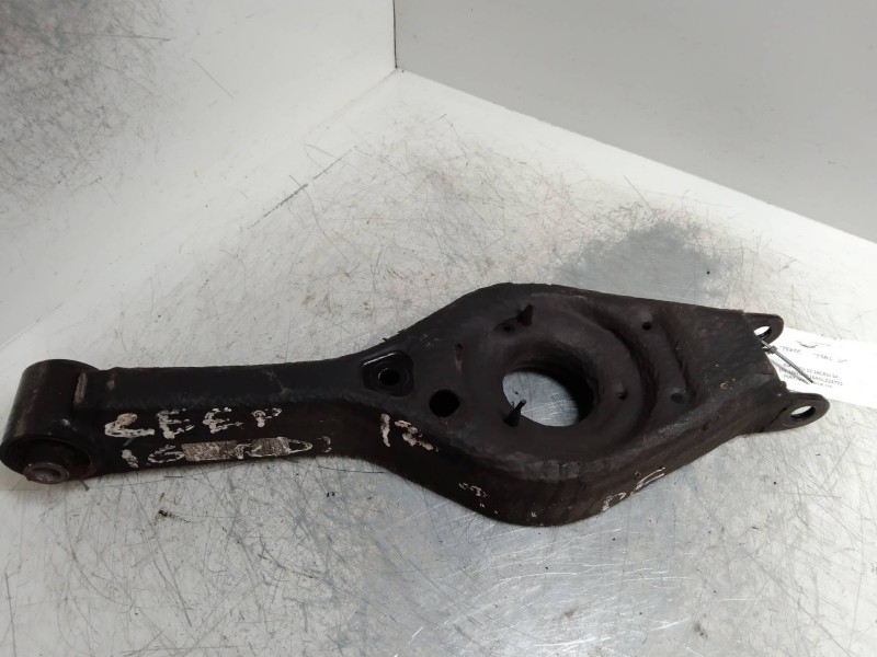 Recambio de brazo suspension inferior trasero derecho para kia cee´d drive referencia OEM IAM   