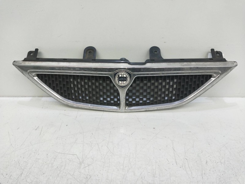 Recambio de rejilla delantera para lancia lancia y 1.4 ls referencia OEM IAM   