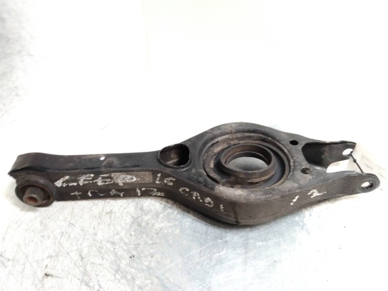 Recambio de brazo suspension inferior trasero izquierdo para kia cee´d drive referencia OEM IAM   