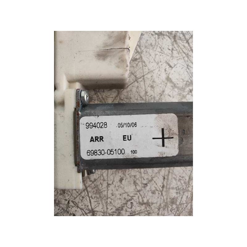 Recambio de elevalunas trasero derecho para toyota avensis berlina (t25) 2.0 d4-d executive berlina (5-ptas.) referencia OEM IAM