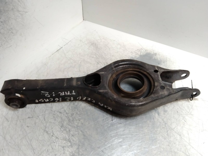 Recambio de brazo suspension inferior trasero izquierdo para kia cee´d 1.6 crdi cat referencia OEM IAM   