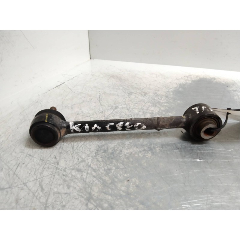 Recambio de brazo suspension inferior trasero izquierdo para kia cee´d 1.6 crdi cat referencia OEM IAM   